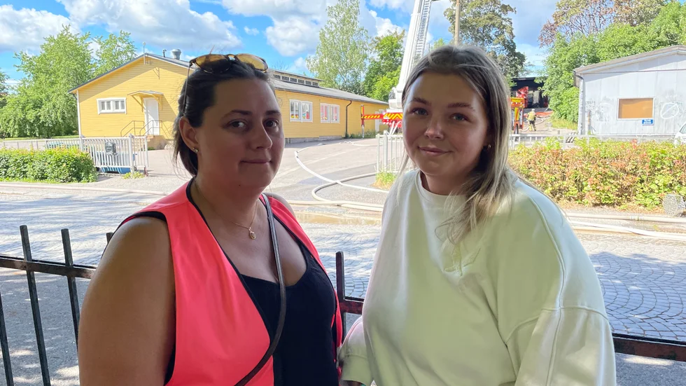 Lärarna Amanda Lindblom och Maja Gallardo fick evakuera barnen när garagebranden utbröt.