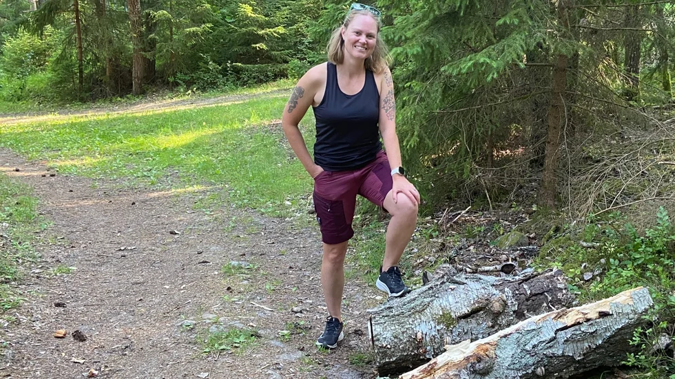 Som etappansvarig på Sörmlandsleden får Mariefredsbon Anna Sefyrin hålla koll på bland annat träd som ramlat över leden och behöver avlägsnas.