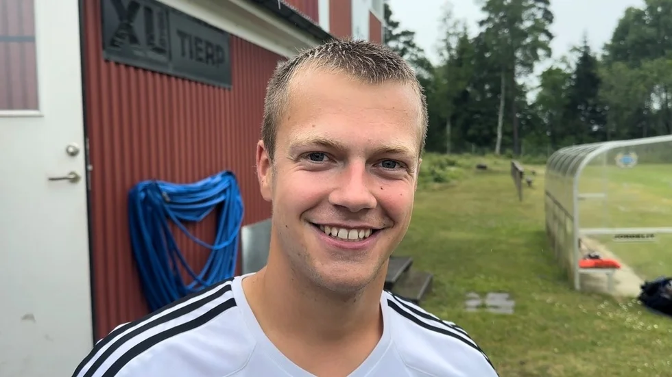 Johan Eriksson, Fanna BK, svarade för två nya mål och drygade ut ledningen i skytteligan efter 2-0-segern borta mot Strömsberg.