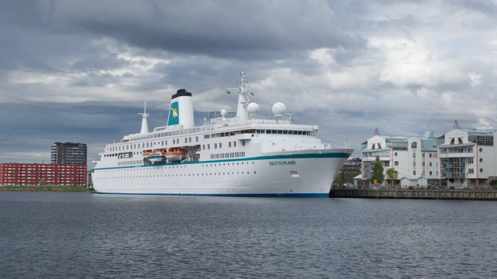 Kryssningsfartyget MS Deutschland kan under fredagen ses ligga vi Södra hamn i Luleå.
