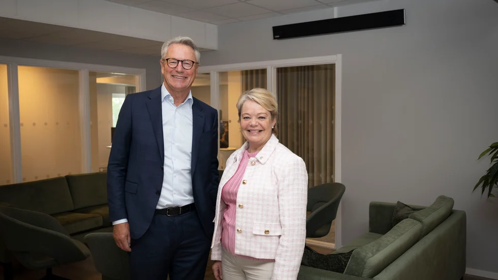ABB:s vd Björn Rosengren och landshövding Lotta Finstorp på plats i ABB:s nya lokaler.