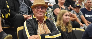 Folkfest på första isträningen – stort bildspel från arenan