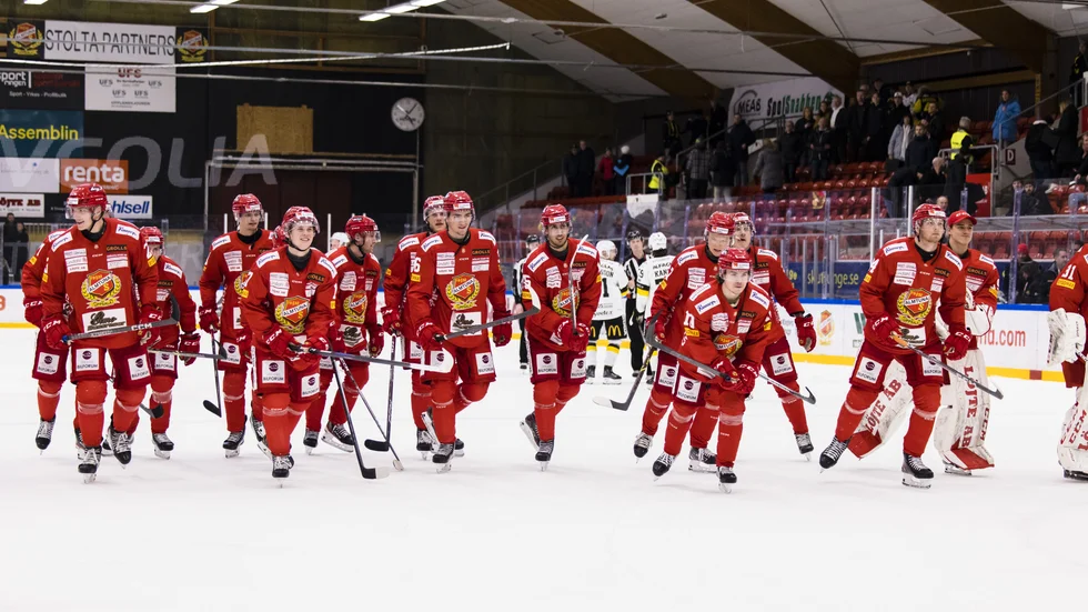 Almtunas får förstärkning när avstängda och skadade spelare kommer tillbaka. Mot Västerås kan slutspelsplatsen säkras.