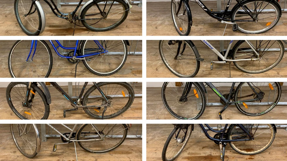 I ett vindsförråd hittade polisen åtta cyklar som enligt åklagaren stulits. (Bilderna är hämtade ur förundersökningen.) 