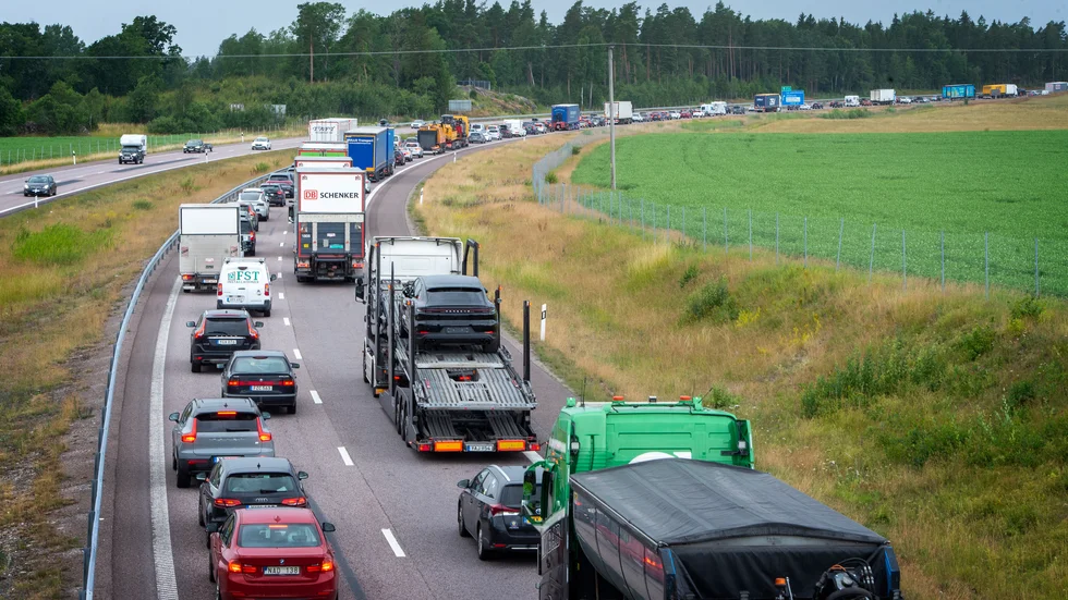 Trafikkaos på E4 efter beläggningsarbete
