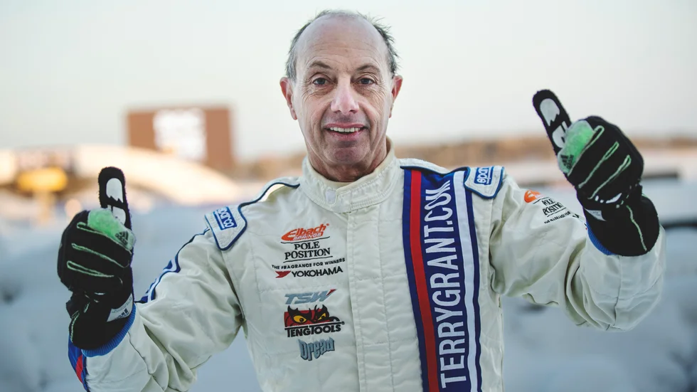 Race of Champions officiella stuntman Terry Grant slog världsrekord i att spinna runt med bil på isen.