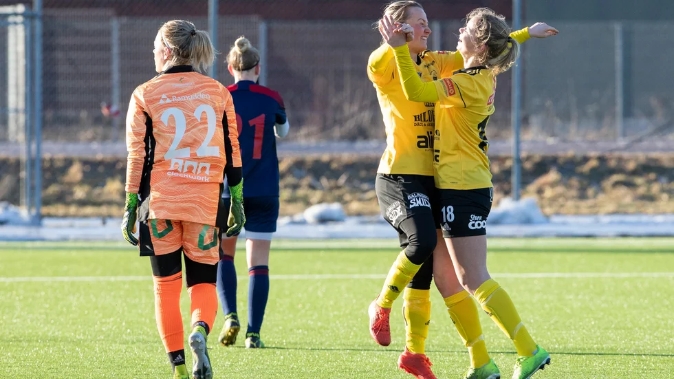 Gusk-jubel för Elin Åkerman och Ida Zetterberg. 