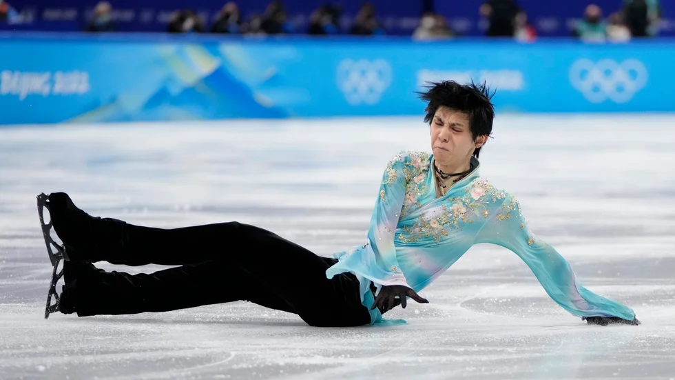 Yuzuru Hanyu misslyckades med det historiska hoppet i konståkningsfinalen.