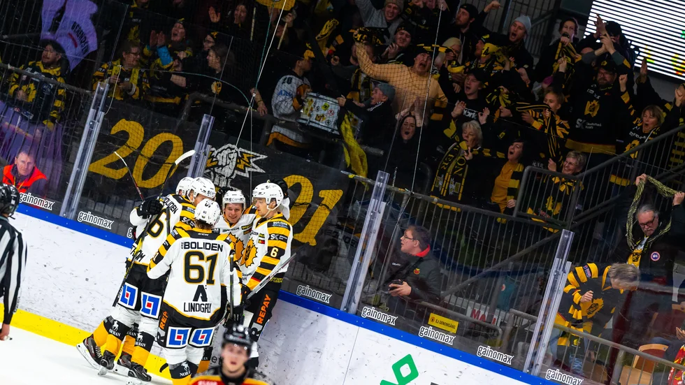 Skellefteås Tim Söderlund utökar till 2-0 i senaste mötet mellan Luleå och Skellefteå AIK.