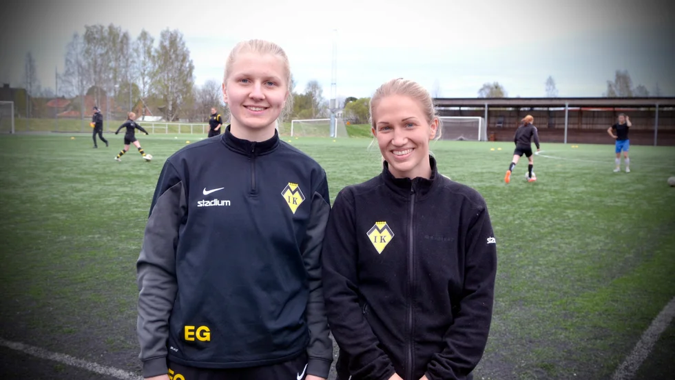 Rutin. Myckle IK:s Emmy Gren och lagkaptenen Frida Bergqvist är de spelare som spelat flest säsonger i laget och nu får de visa vägen för de nya och yngre spelarna. Foto: Kent Vikström.