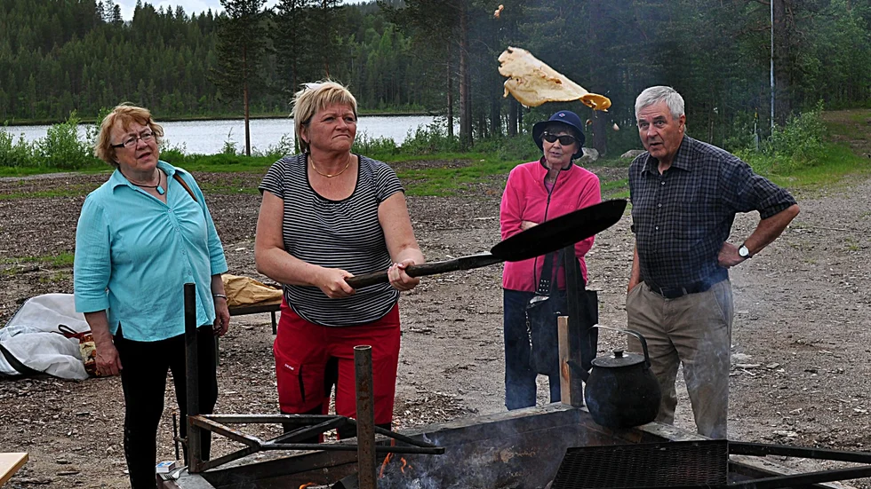 Skickligt. Annika Pettersson gräddade slobben över öppen eld.