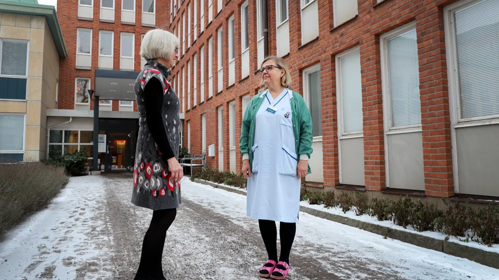 Både Pia Cederholm och Maria Rahm hade gärna arbetat kvar på Kvinnohälsan. "Det är tråkigt för de här barnmorskorna att de får det här slutet, eftersom de har varit oerhört lojala verksamheten. Regionen skulle inte gå runt utan pensionärerna", säger Åsa Hermansson, facklig företrädare.