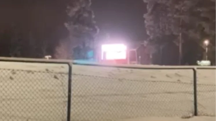 Här, på annonstavlan vid Folkparken, visades porrfilm under torsdagskvällen.