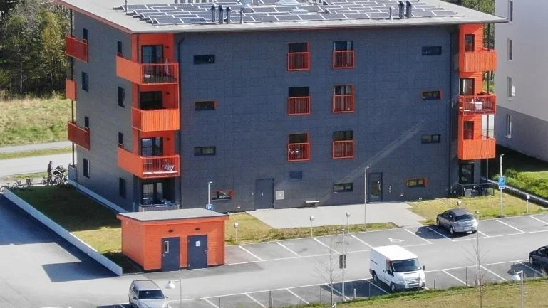 Så här ser Knivstabostäders första nybyggda hus ut. Nu ska ett hus till med 46 lägenheter byggas intill det första huset.