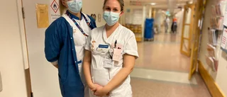 Olivia och Ida försöker att skapa julstämning för patienterna: "Det kan vara extra jobbigt att ligga på sjukhus på julafton"