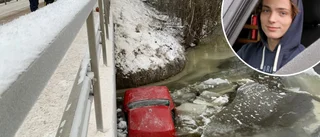 Alfons från Solhult hade änglavakt • Väjde för rådjur och hamnade med bilen i ån