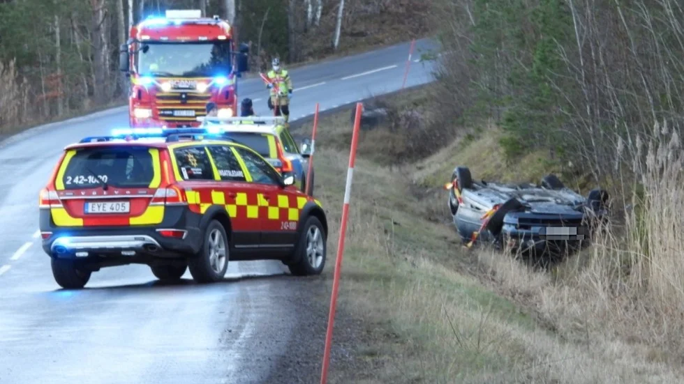 Den här olyckan inträffade på väg 793 vid Norsholm i förra veckan. Bilen rullade av vägen vidare ner i diket.