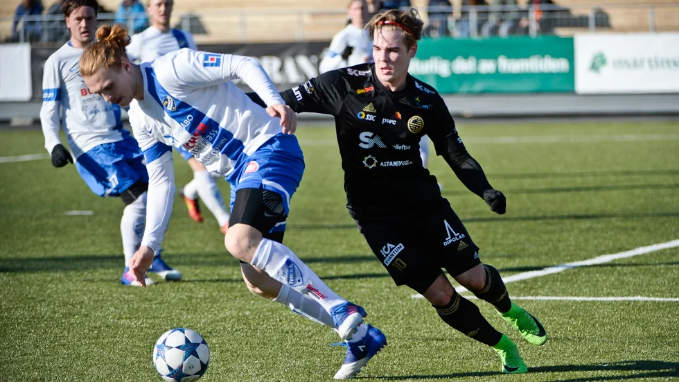 Intresse. FF-spelaren Tobias Sandström har provtränat med toppklubben i division I – Umeå FC. Foto: Carina Kvist.