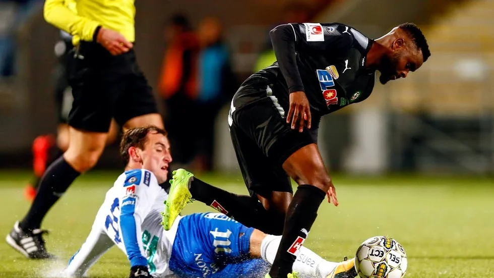 Maic Sema. Här i duell med förre IFK-spelaren Nikola Tkalcic.