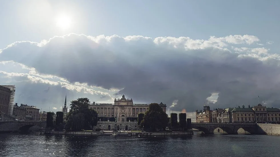 Riksdagshuset. Tre östgötar har chansen att representerar länet för SD efter höstens val.