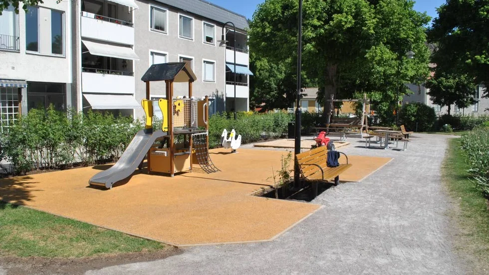 En ny lekplats finns i Hagaparken.