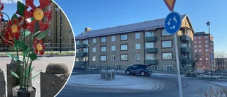 Kommunen har plockat gerillakonstnärens rondellbukett