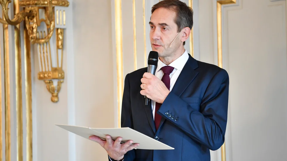 Mats Malm, ständig sekreterare i Svenska Akademien, tillkännager Nobelpriset i litteratur 2021. Arkivbild.