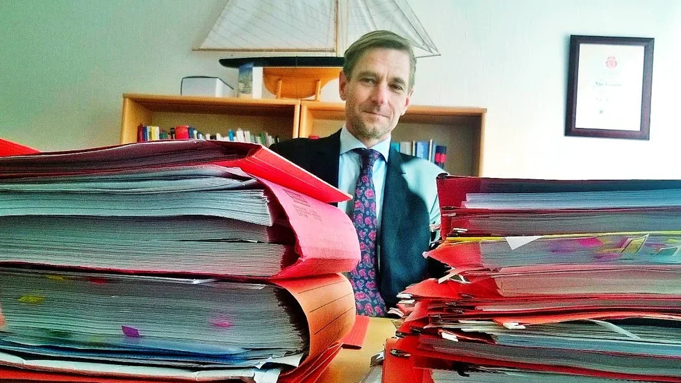 Lagboken. Som advokat ser Mikael Abrahamsson på nära håll vad som händer i samhället.