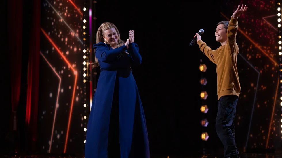Sarah Dawn Finer gav Aron Eriksson-Aras sin Golden Buzzer. De fyra jurymedlemmarna får bara ge en sådan var under hela programmet och de fyra som får den går direkt till final. 