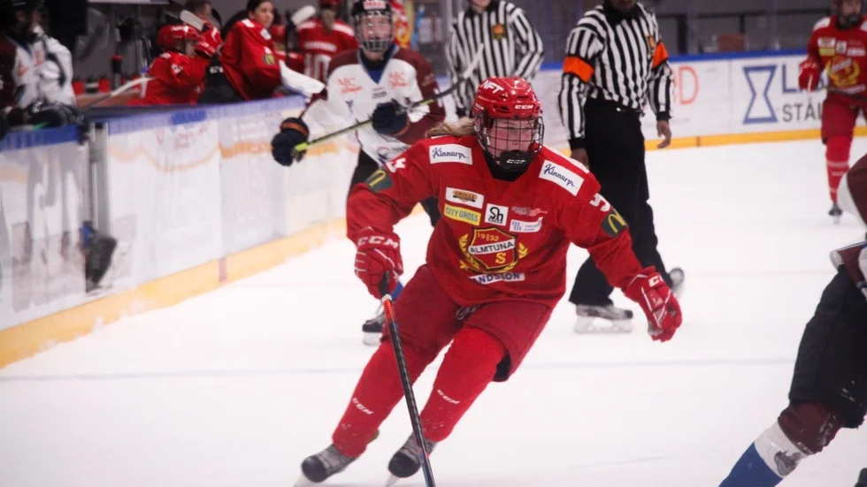 Elina Ingemarsson och hennes Almtuna ställdes mot Haninge Anchors på söndagskvällen.