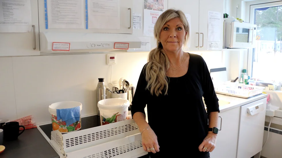 Anna-Lena Gustavsson jobbar i köket i skolmodulen i Bergsviken och trivs jättebra.