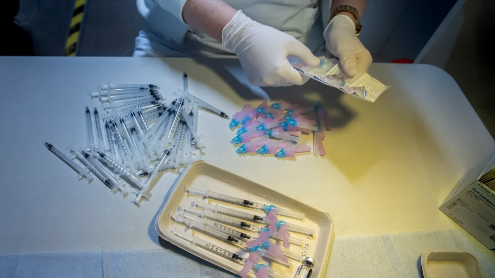 Den fjärde dosen rekommenderas inte allmänt till de som inte tillhör en riskgrupp eller är över 65 år. Men Per-Åke Jarnheimer säger att man gott kan ta den, för säkerhets skull.