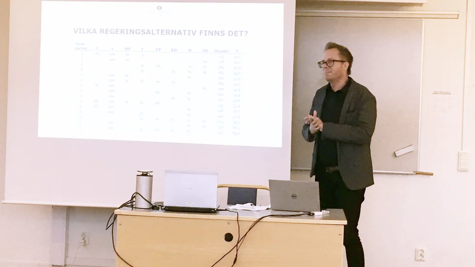 Johan Hellström forskar främst om politiska partier och regeringar i Europa. I går höll ha en föreläsning om valets efterspel för journalister.
