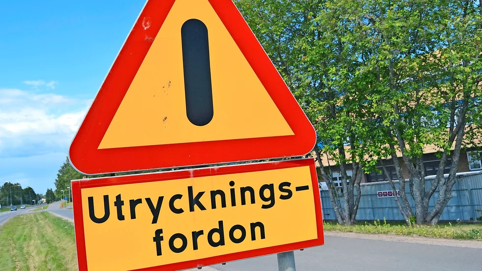 Enligt ambulanspersonal i Skellefteå har kvinnan regelbundet larmat om att hon befinner sig i nödsituationer, vilket sedan visat sig vara falska uppgifter.