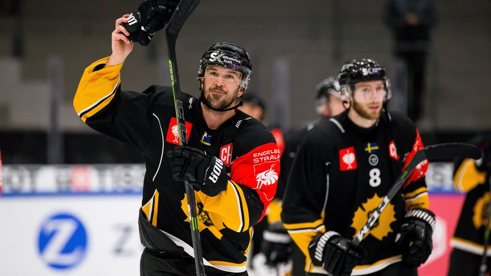 Skellefteå AIK förlorade kvartsfinalen mot Pilsen och är utslagna i CHL. På bilden syns Jimmie Ericsson och Petter Granberg (höger). 
