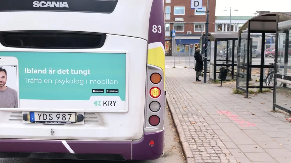 Det var i en busskur vid före detta busstorget som Farzana Khatibi och hennes vän fick försvara sig mot två personer.