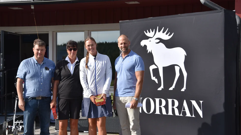 Från vänster: Norrans privatmarknadschef Stefan Lundmark, Karolina Kågström, Sandra Kågström och Norrans chefredaktör Marcus Melinder. 