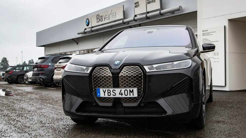 Nu finns BMW iX på plats hos Bavaria i Skellefteå. "Med den räckvidd iX erbjuder kan man till och med åka till fjällen och dra sitt släp", säger Mikael Lindgren, platschef Bavaria Skellefteå.