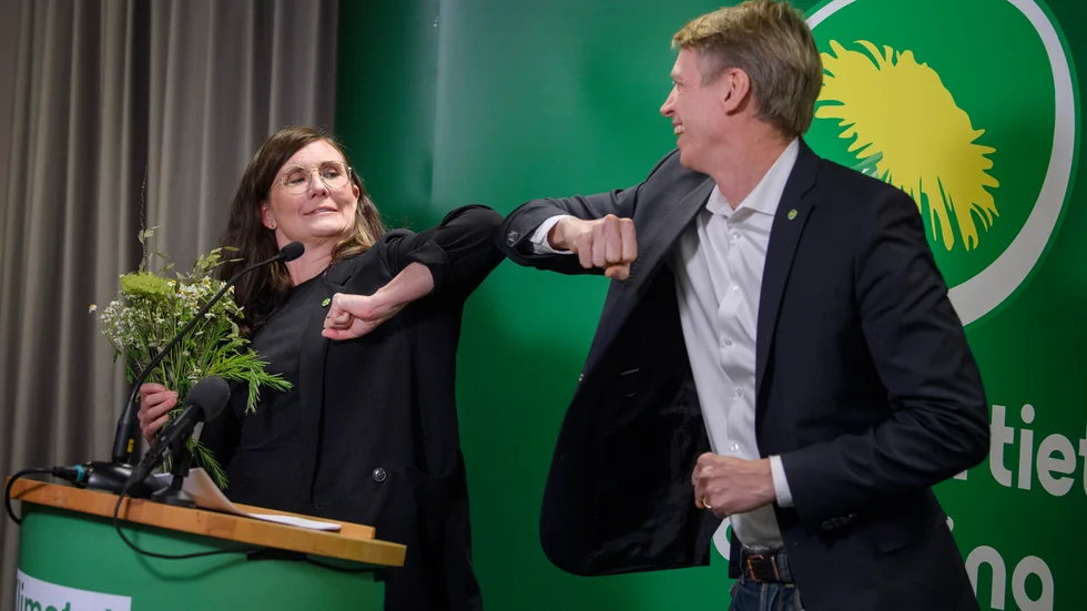 Miljöpartiets språkrör Märta Stenevi och Per Bolund, som under onsdagen meddelade att deras parti inte kommer att ingå i den nya regeringen.