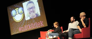 Näthat gestaltas i teaterföreställning