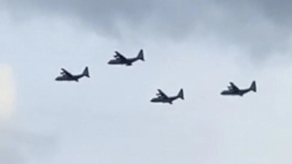 Under onsdagen bildade Försvarsmakten en julkula på himlen för att önska en god jul.