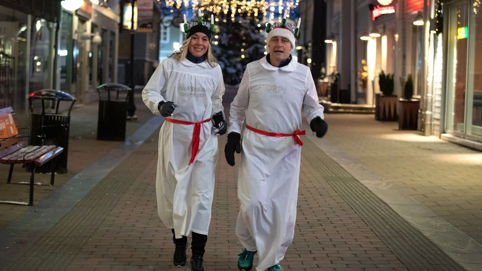 Initiativtagaren Eva Lundqvist och Pär Röckner, verksamhetschef för Korpen i Piteå, vill locka så många som möjligt att haka på deras luciajogg under måndagskvällen.