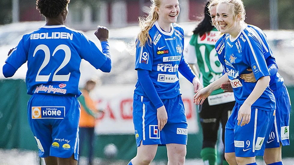 Gemenskapen. Det är en av delarna med fotbollen som Carina Holmberg kommer att sakna.
