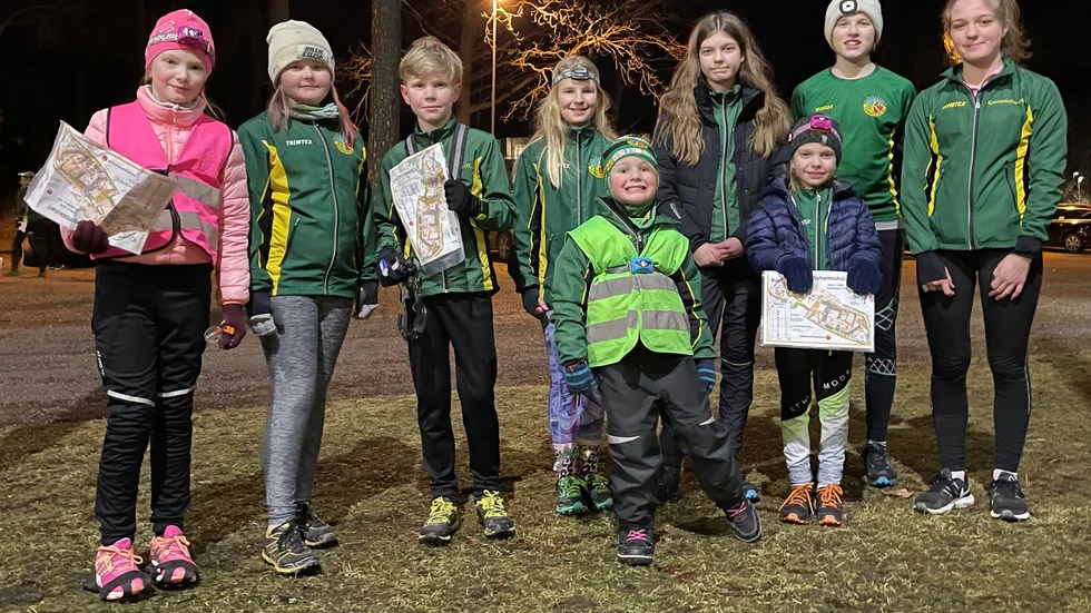 Några av deltagarna i KOK:s skolgårdscup i den senaste deltävlingen vid Nyhemsskolan.Från vänster Lily Karlsson, Liv Eriksson,, Elvin Magnell, Nora Bringert, Stina Bringert, Elsa Karlsson, Saga Karlsson, Castor Flordal och Maja Karlsson.
