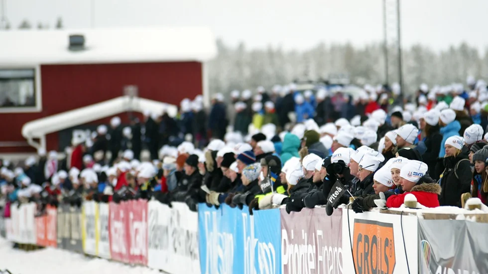 Under SM-veckan i Piteå 2016 myntades uttrycket ”de vita mössornas folkhav”.