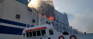 Flera saknas efter fartygsbrand i Grekland