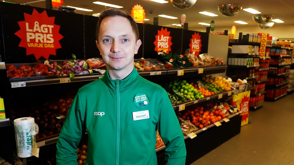 Michael Malmbom är butikschef på Coop Årby, som enligt PRO har landets näst billigaste matkasse i kategorin mindre/medelstor butik.