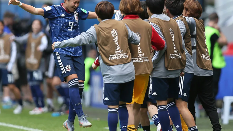 Yuika Sugasawa, längst till vänster, hade all anledning att jubla i kvartsfinalen i Asiatiska mästerskapen. Hon gjorde fyra mål när hennes Japan slog Thailand med 7–0. Arkivbild.