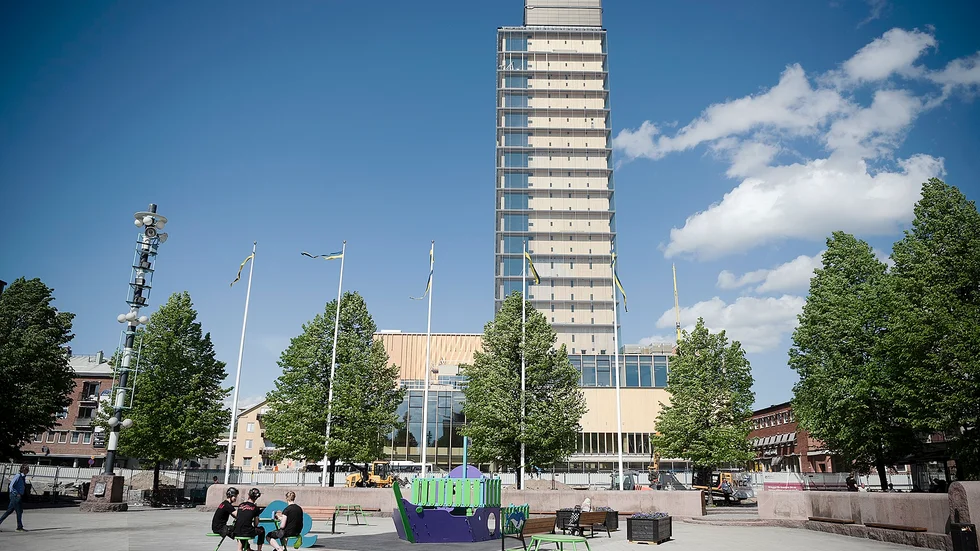 En läsare ifrågasätter finansieringen av Sara kulturhus.