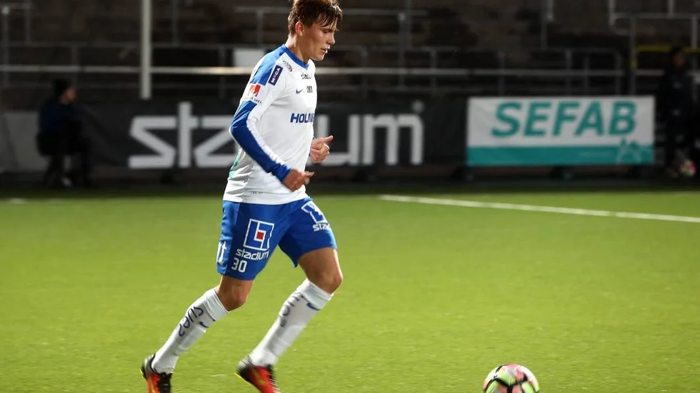 Alfons Sampsted tillhör IFK Norrköping de kommande fyra åren.